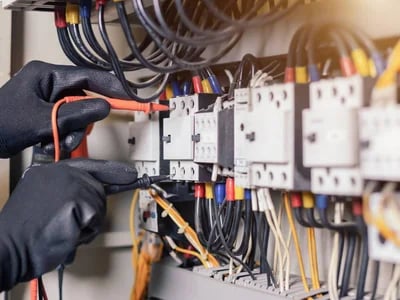 Prüfung ortsfester elektrischer Anlagen: Sicherheit nach Energiewirtschaftsgesetz gewährleisten