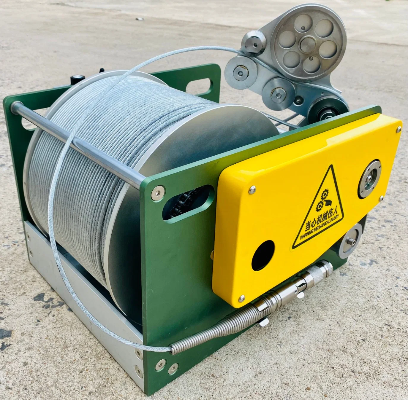 Seilwinde 12V: Direkt an die Autobatterie angeschlossen für maximale Effizienz