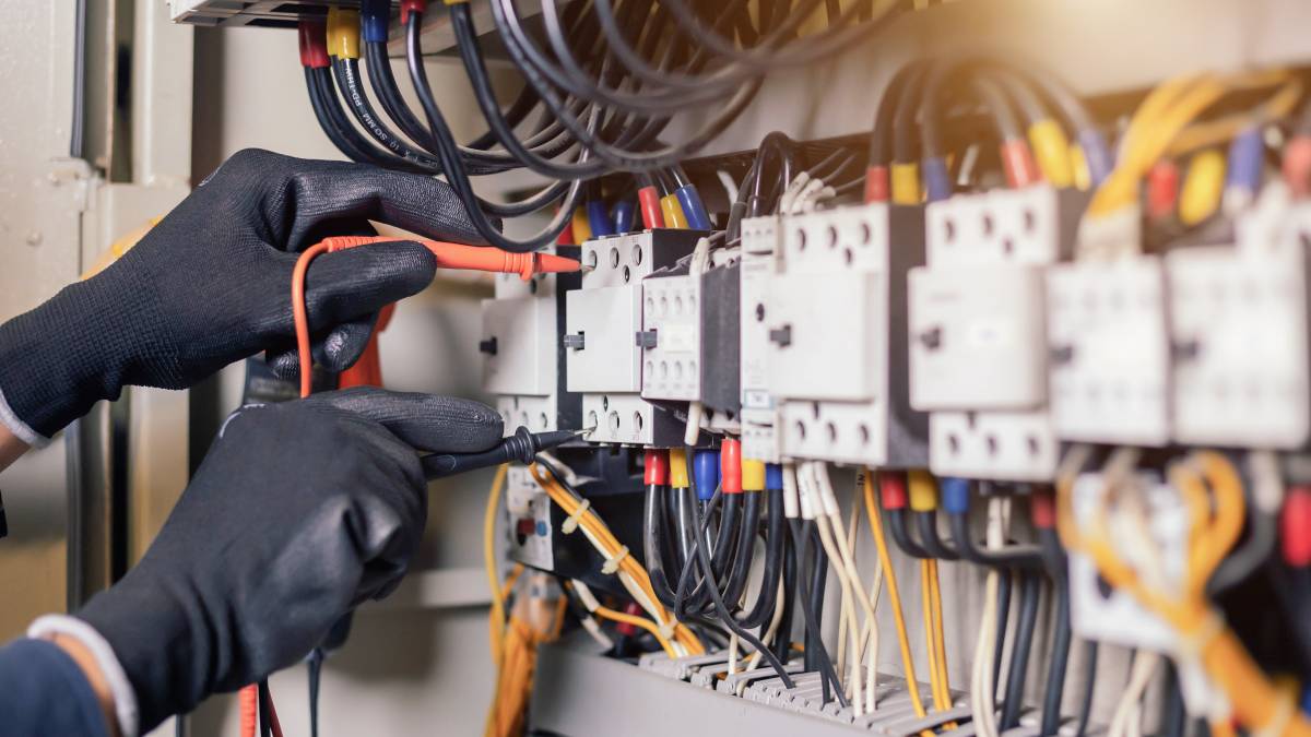 Prüfung ortsfester elektrischer Anlagen: Sicherheit nach Energiewirtschaftsgesetz gewährleisten