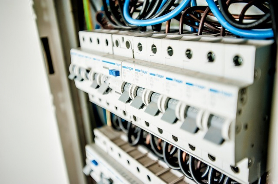 Prüfung ortsfester elektrischer Anlagen: Sicherheit nach Energiewirtschaftsgesetz gewährleisten