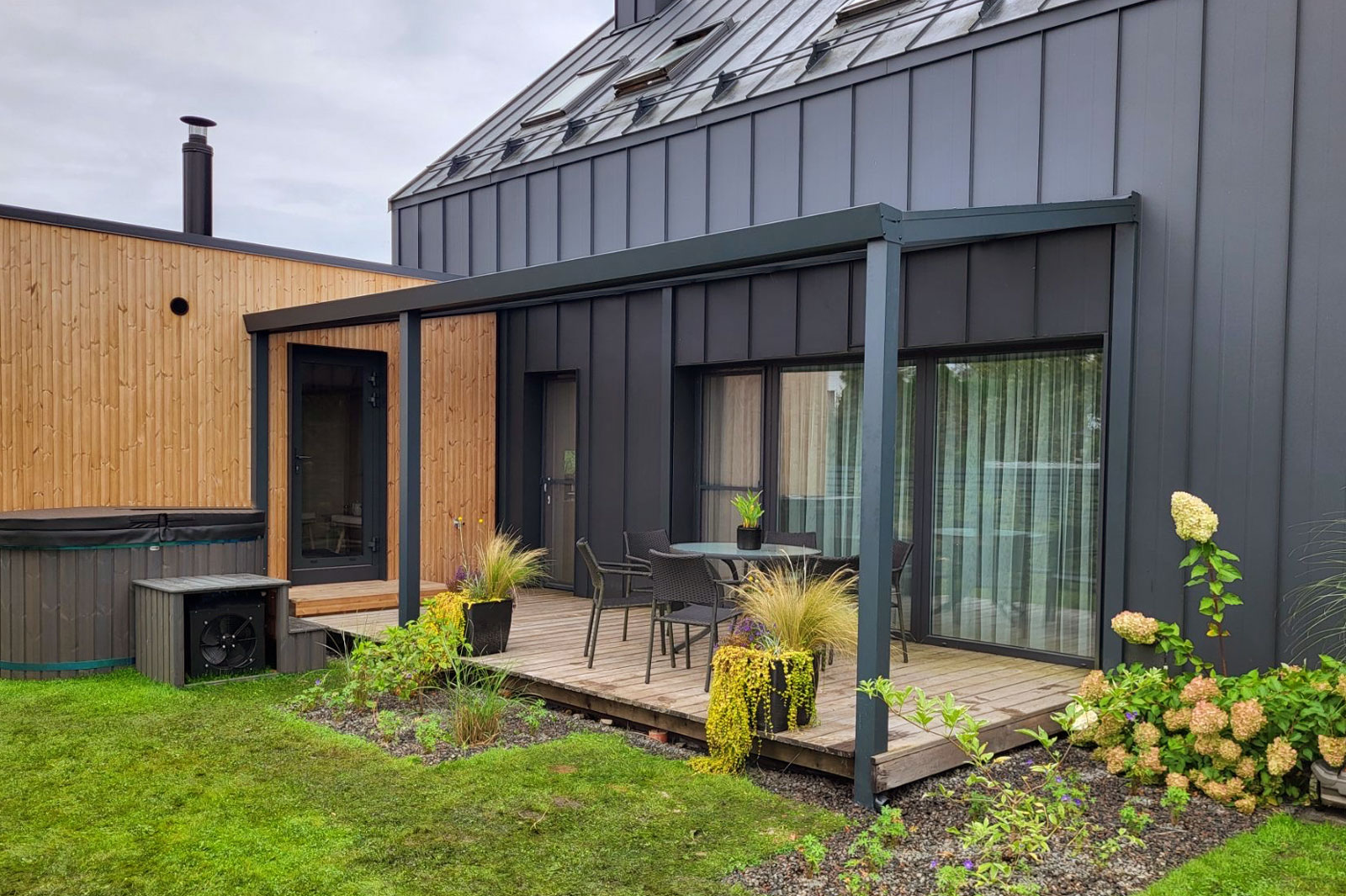Erweitern Sie Ihren Wohnraum mit einer Terrassenüberdachung aus Alu